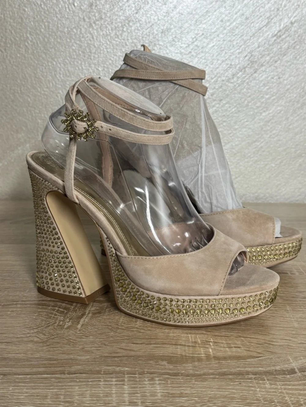 Vince Camuto Inna 9M Platform Jewel Embellishment Sandal Champagne Suede